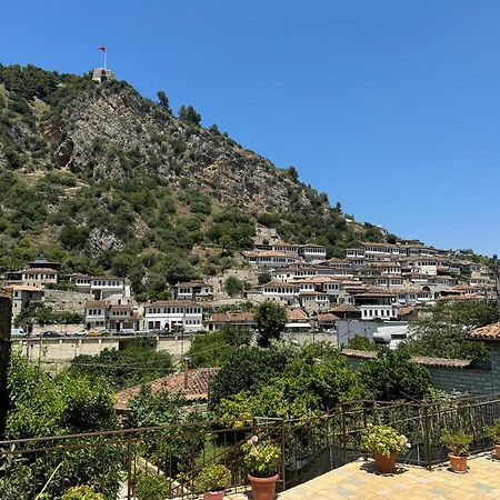 Meroli Guesthouse - Unesco Quarter Berat Exterior photo