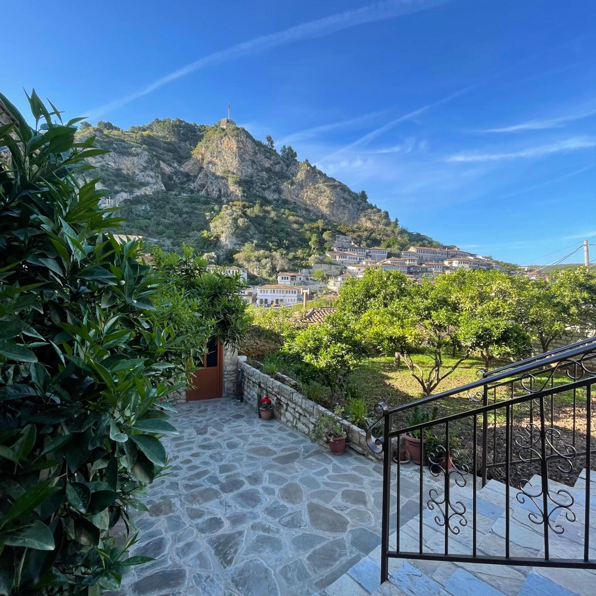 Meroli Guesthouse - Unesco Quarter Berat Exterior photo