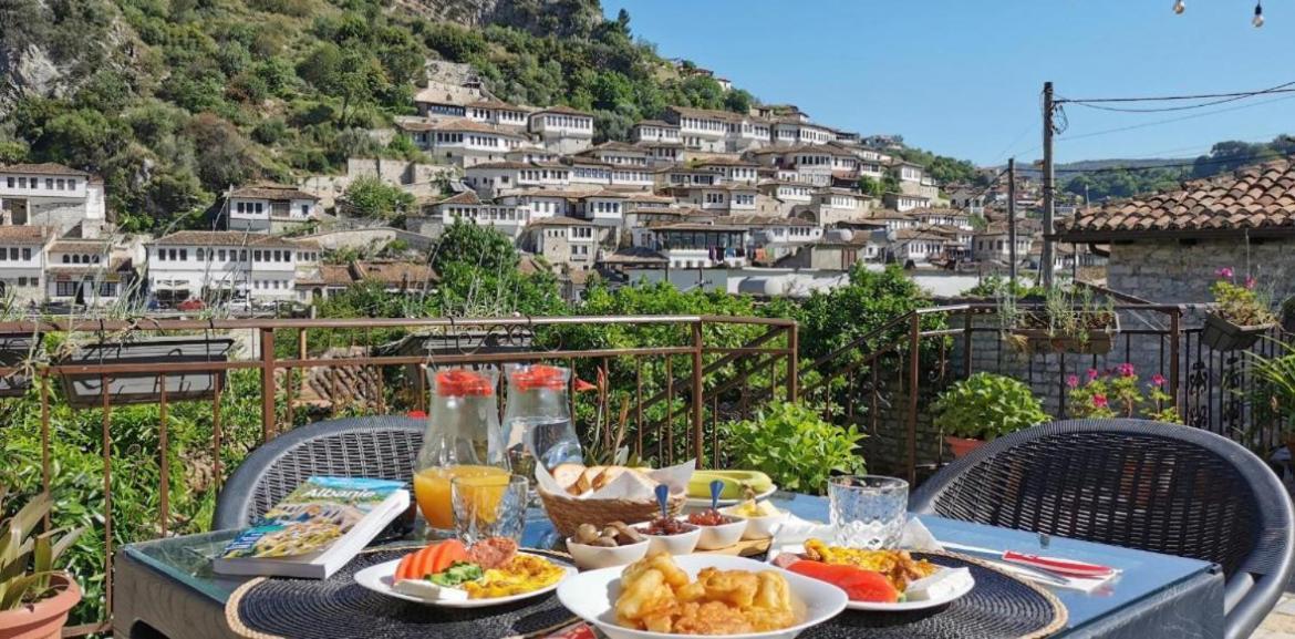 Meroli Guesthouse - Unesco Quarter Berat Exterior photo
